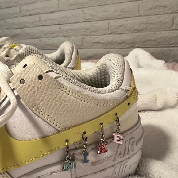 NIKE AIR FORCE WOMENS SIZE 7 CHARMS - Picture 6 of 7
